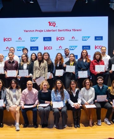 Gençlere dijital dönüşümde altın bilezik: “Yarının Proje Liderleri” programı tamamlandı